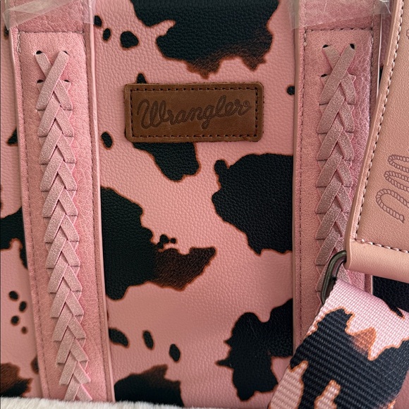 BRAND NEW WRANGLER PINK COW PRINT PURSE - Picture 2 of 5